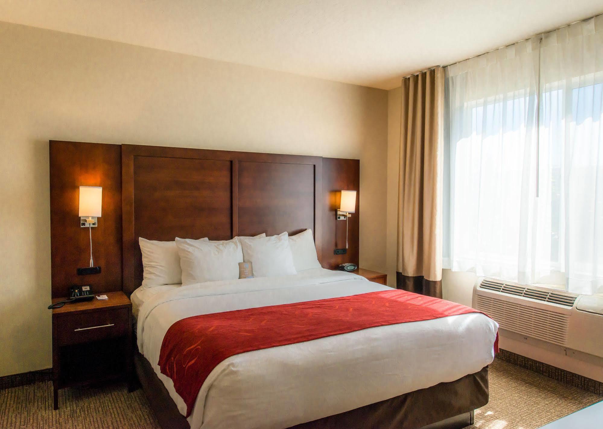 Comfort Suites Springfield-Eugene Exterior foto